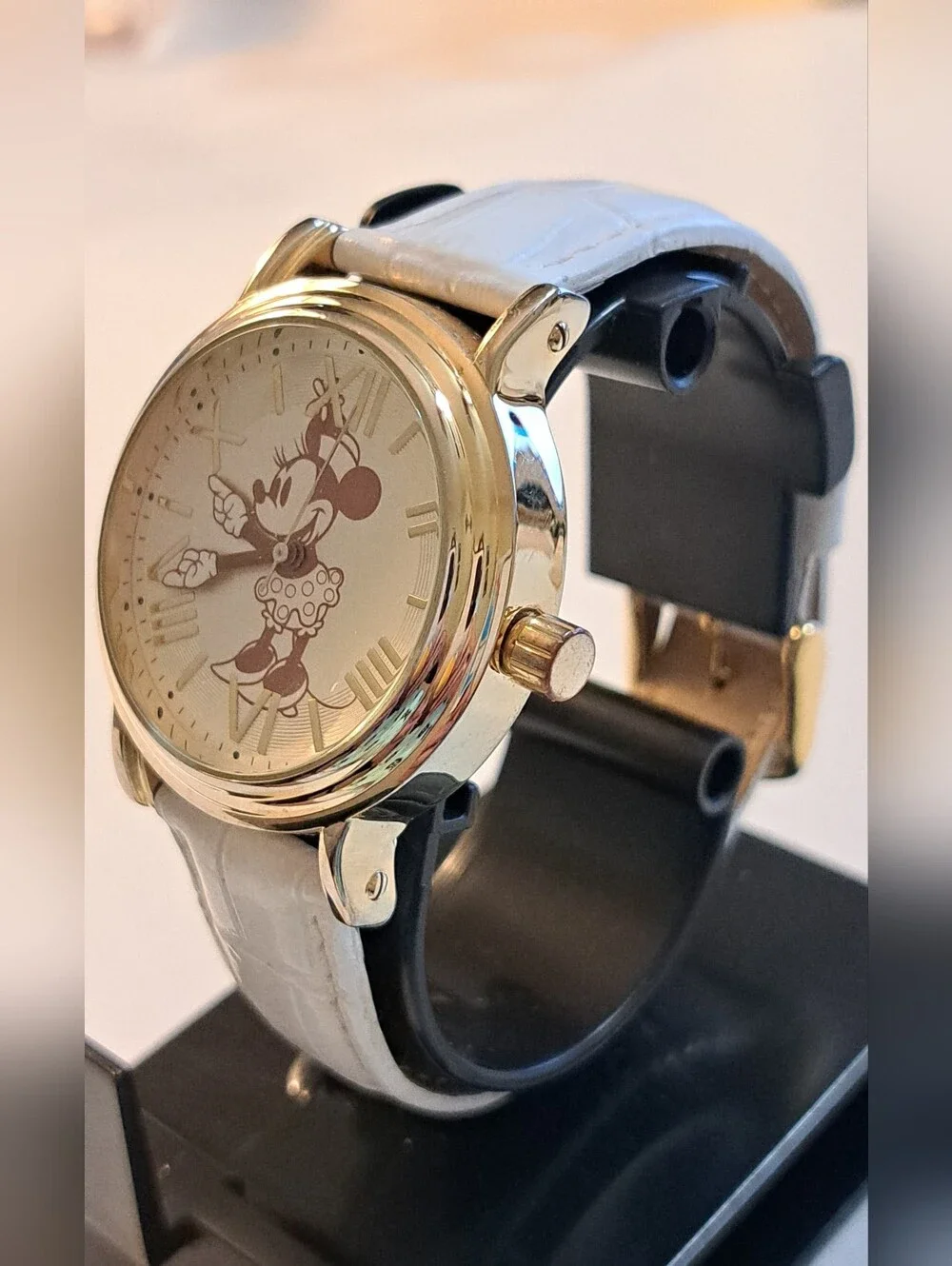 Vintage Disney Minnie Mouse Women's Articulating Hands Watch
